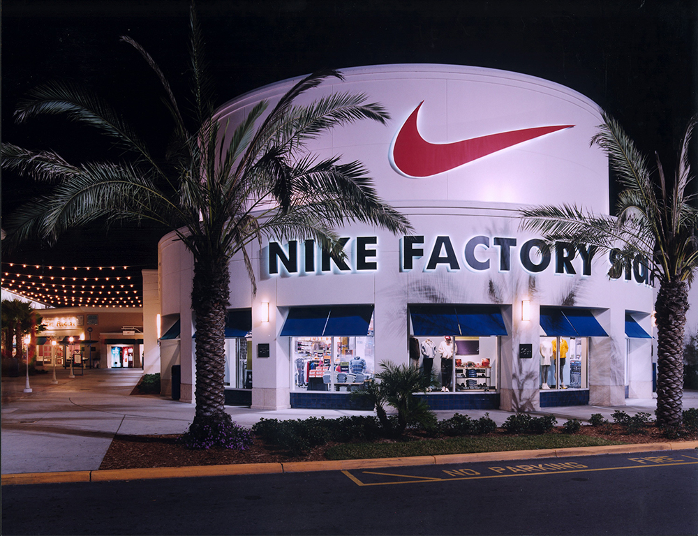 Orlando Premium Outlets Vineland Nike Entrance at Night