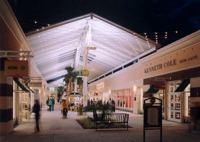 Orlando Premium Outlets Vineland Plaza de las Luces at Night